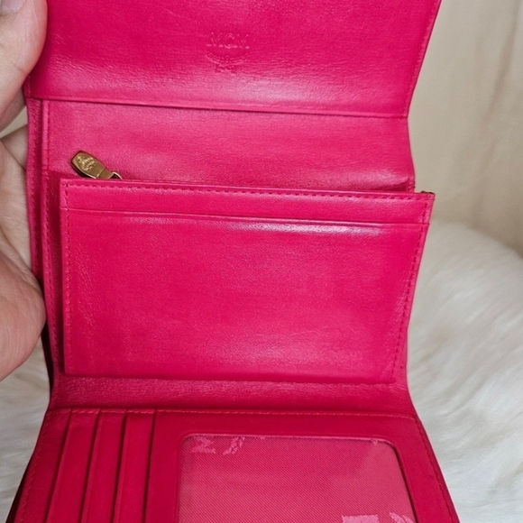 🔹️ MCM🔹️ Pink Leather  Trifold Wallet With Charms ✨️🎀 - Picture 7 of 9